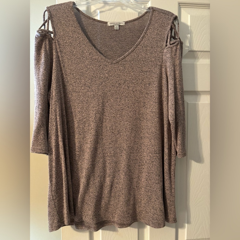 Great condition pink/black sweater. Size 1X.